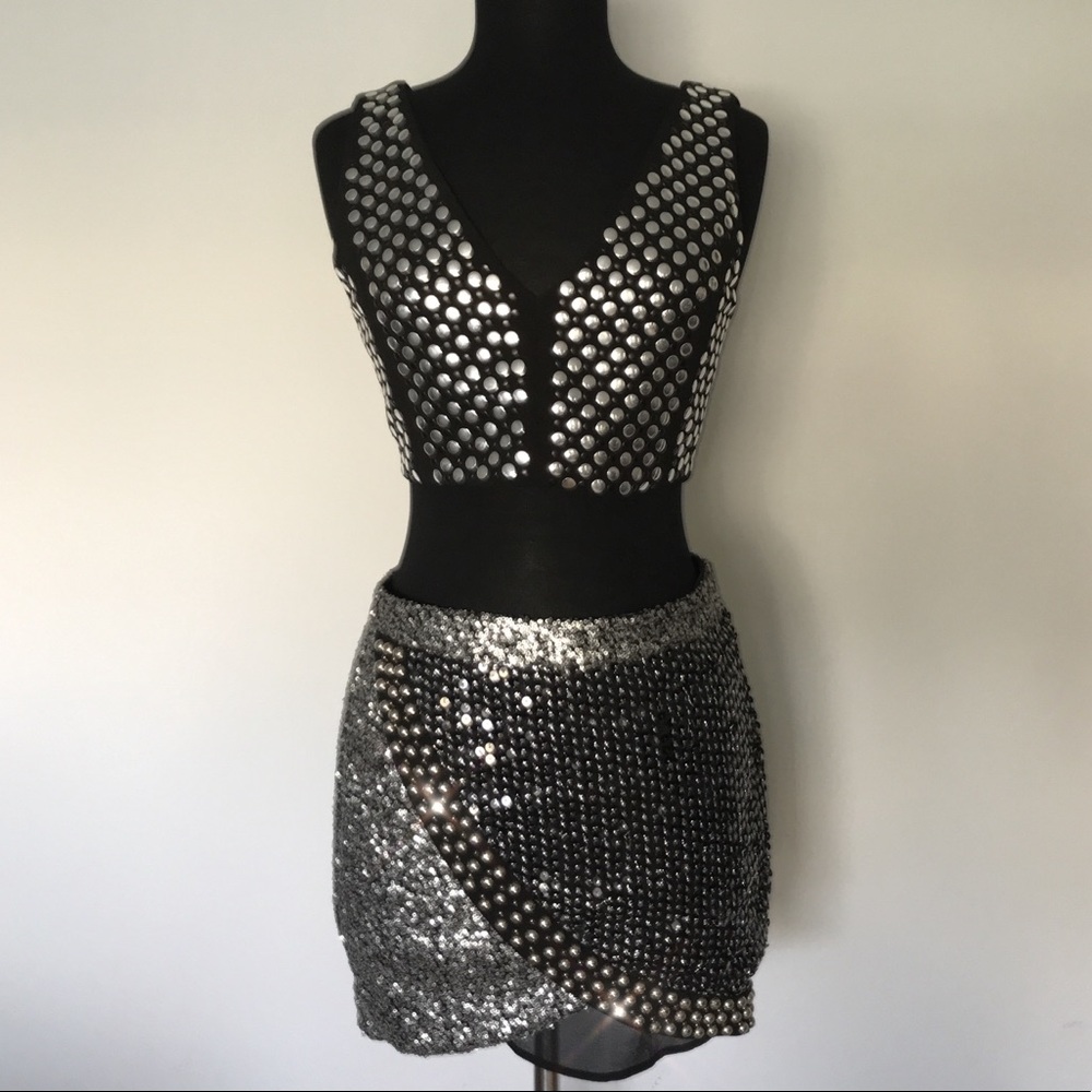 CRYSTAL/SEQUENCED BLACK & SILVER SKIRT!
